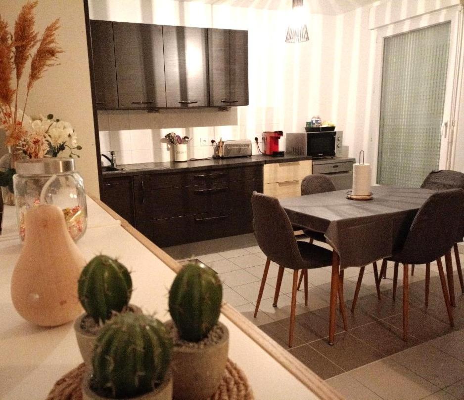 Superbe Appartement ,Proche De Paris, Dans Residence Privee , Ideal Familles, Parking Et Wifi Gratuits! ! ! Vitry-sur-Seine Eksteriør bilde
